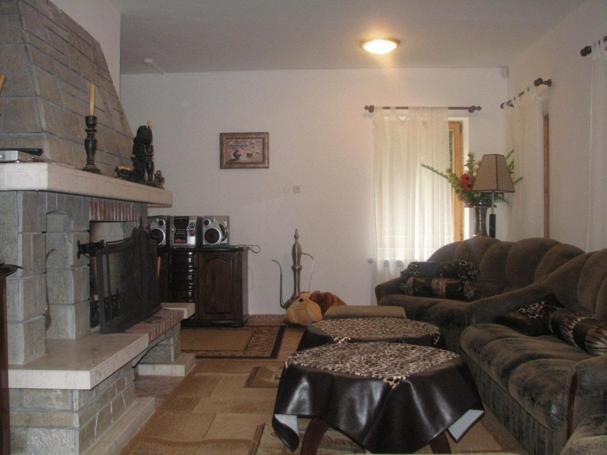 Elitza Villa ปอมโปโรโว ภายนอก รูปภาพ